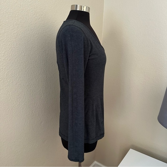 Lululemon Woman’s Gym Yoga Stretchy Long Sleeve Heathered Gray Pullover Top - Picture 5 of 10